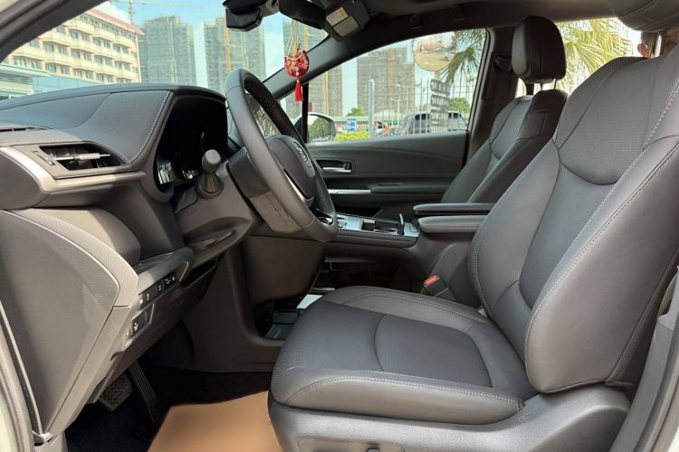 Used Toyota Sienna 2024 2.5L Hybrid Four-Wheel Drive Prestige Edition
