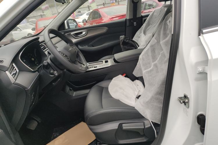 Used Roewe RX5 2023 PLUS 330TGI Automatic Trendsetting Smart Edition
