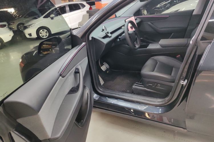 Used Tesla Model Y 2025 Rear-Wheel-Drive Version