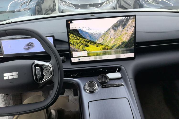 Used  E5 2024 440km Launch Edition
