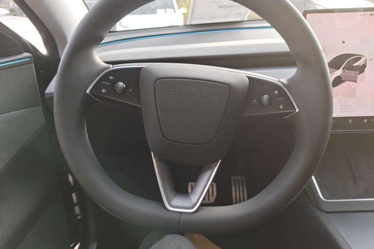 Used Tesla Model Y 2025 Rear-Wheel-Drive Version