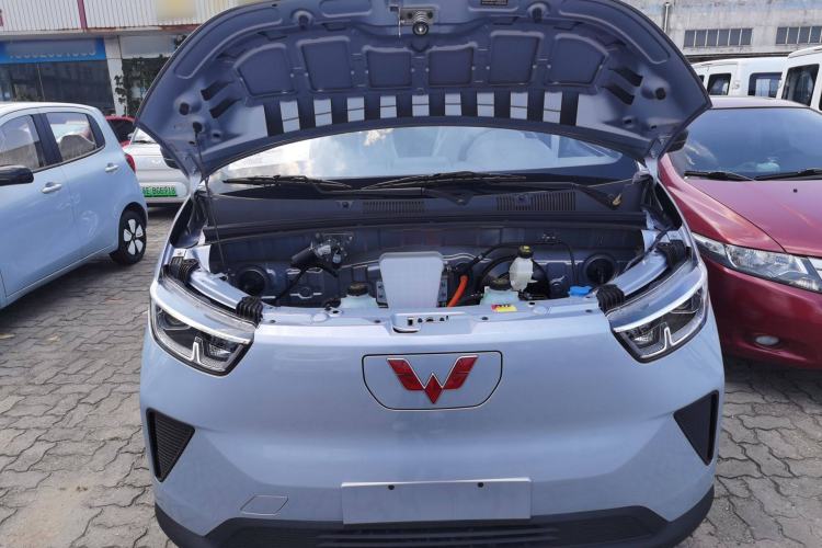 Used Wuling Yangguang 2024 300KM Comfort Version Passenger Van 75kW
