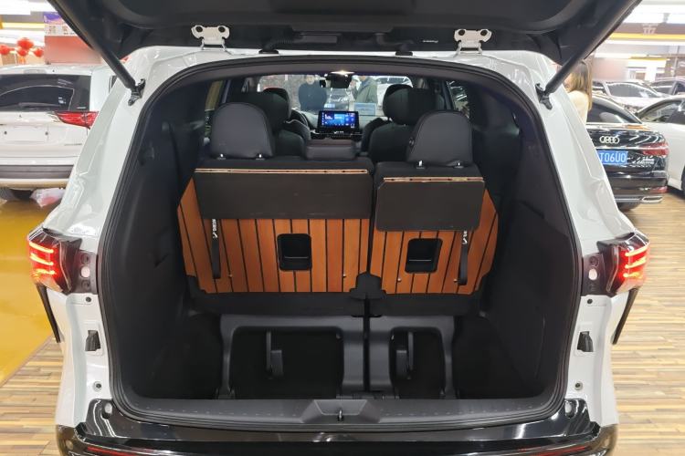 Used Toyota Granvia 2023 2.5L Hybrid Prestige VIP Edition
