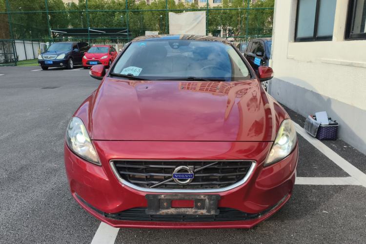 Used Volvo V40 2015 1.6T Zhiyi Edition
