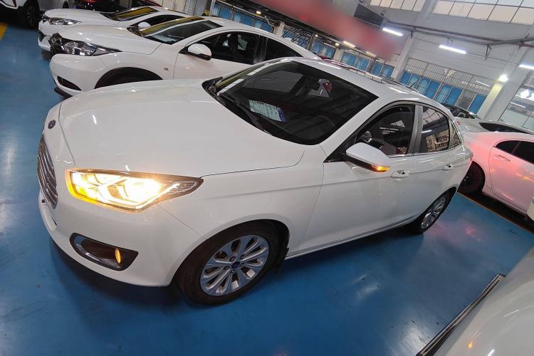 Used Ford Escort 2015 1.5L Automatic Fashion Model
