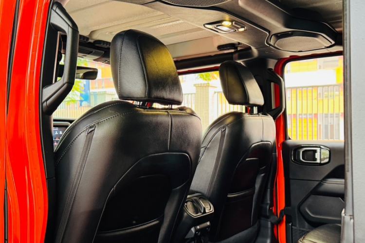 Used  Wrangler 2019 2.0T Sahara Four-Door Version China VI Emission Standard
