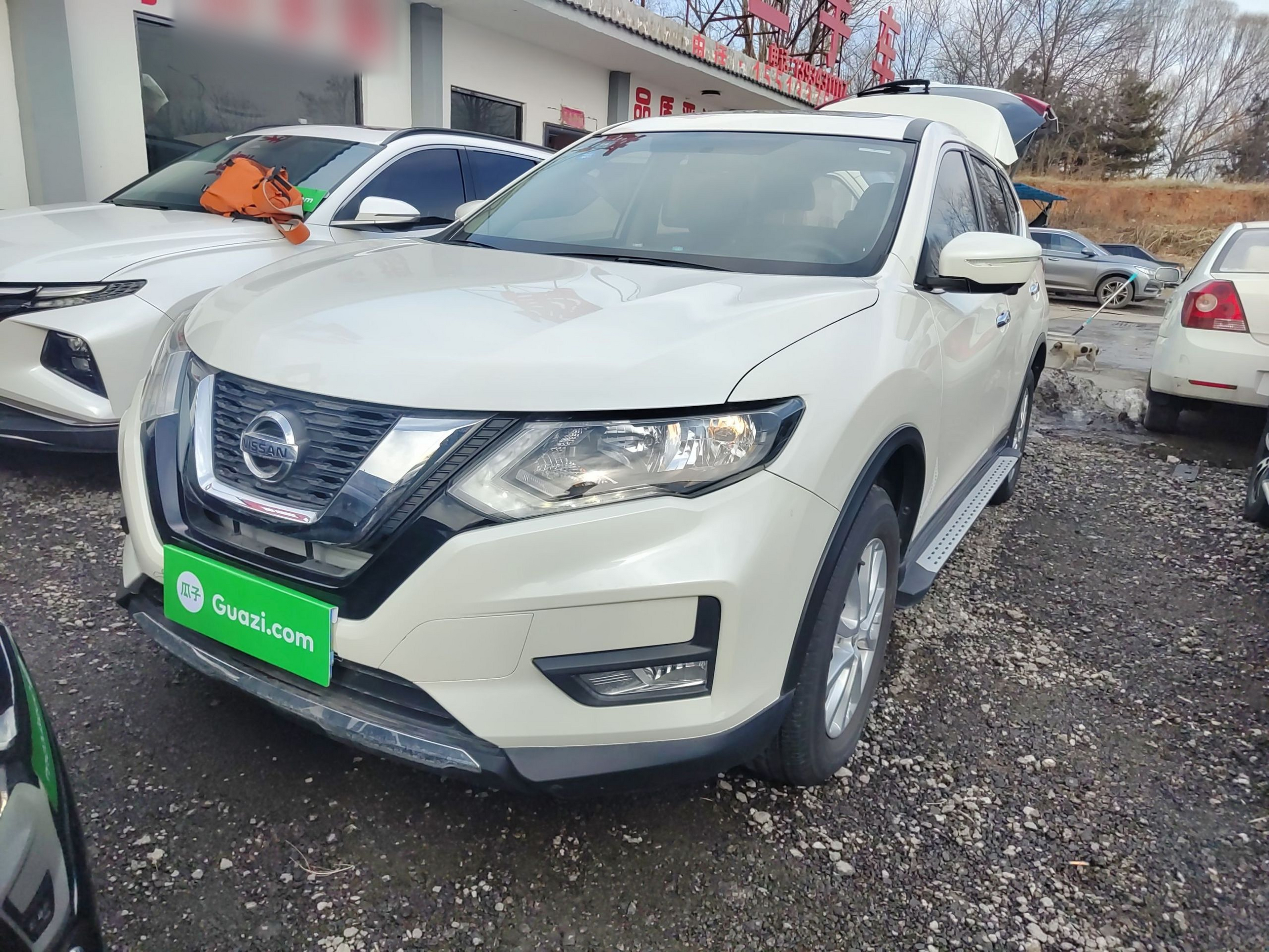 Под передней частью автомобиля