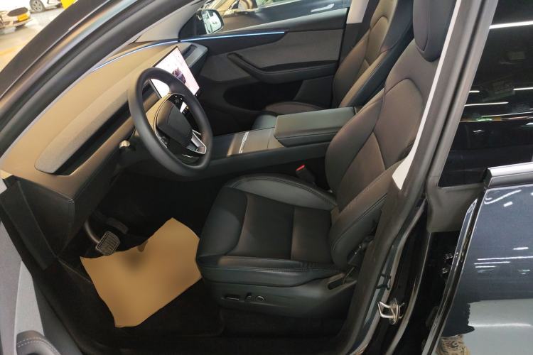 Used Tesla Model Y 2025 Rear-Wheel-Drive Version
