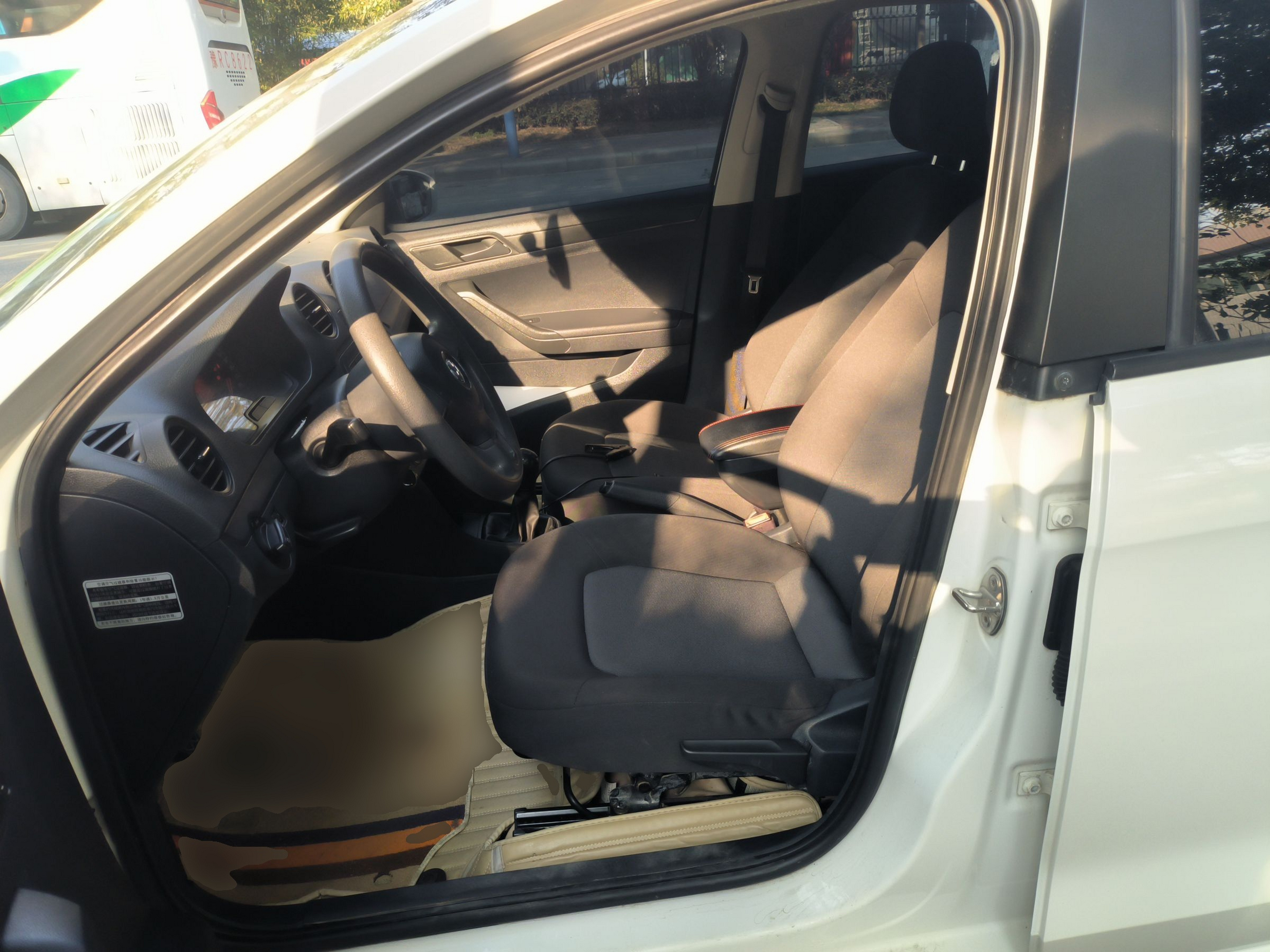 Переднее сиденье в автомобиле