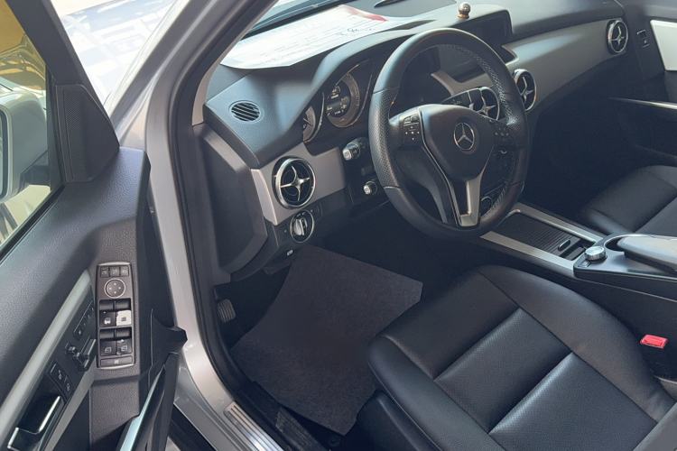 Used Mercedes-Benz GLK-Class 2013 GLK 300 4MATIC Dynamic Sunroof Model