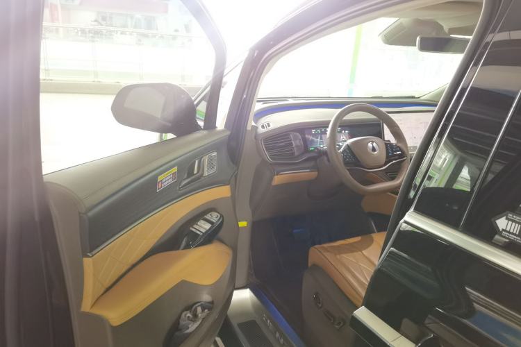 Used Denza D9 2022 EV 600 Four-Wheel Drive Flagship Model
