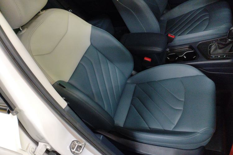 Used Volkswagen Tharu 2024 300TSI Two-Wheel-Drive Moon Luxury Edition
