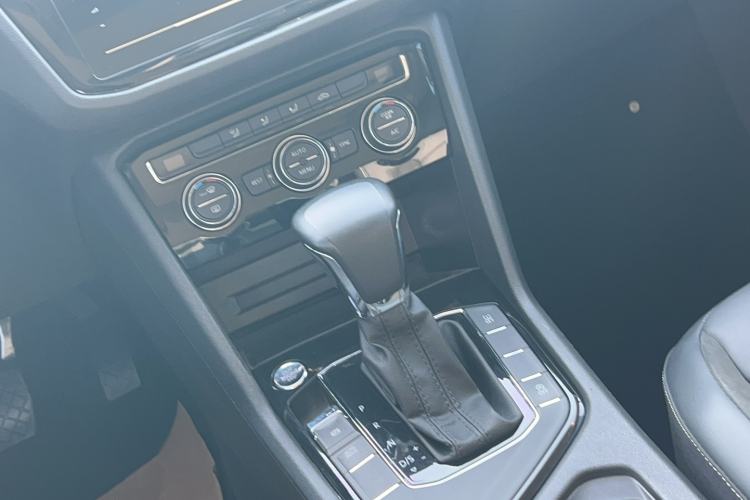 Used Volkswagen Tiguan L 2019 Updated Version 330TSI Automatic Two-Wheel Drive Panoramic Comfort Edition China VI Standard
