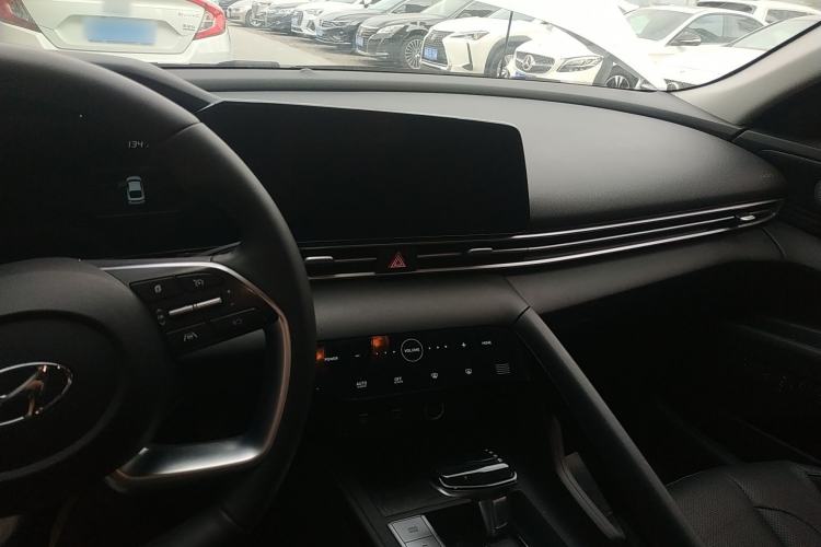 Used Hyundai Elantra 2022 1.5L CVT LUX Prestige Edition
