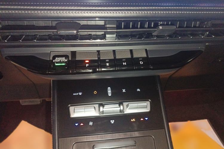 Used Lincoln Corsair 2024 2.0T Two-Wheel Drive Deluxe Edition
