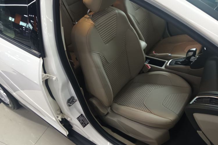 Used Ford Focus 2015 Hatchback 1.6L Automatic Fashion Edition