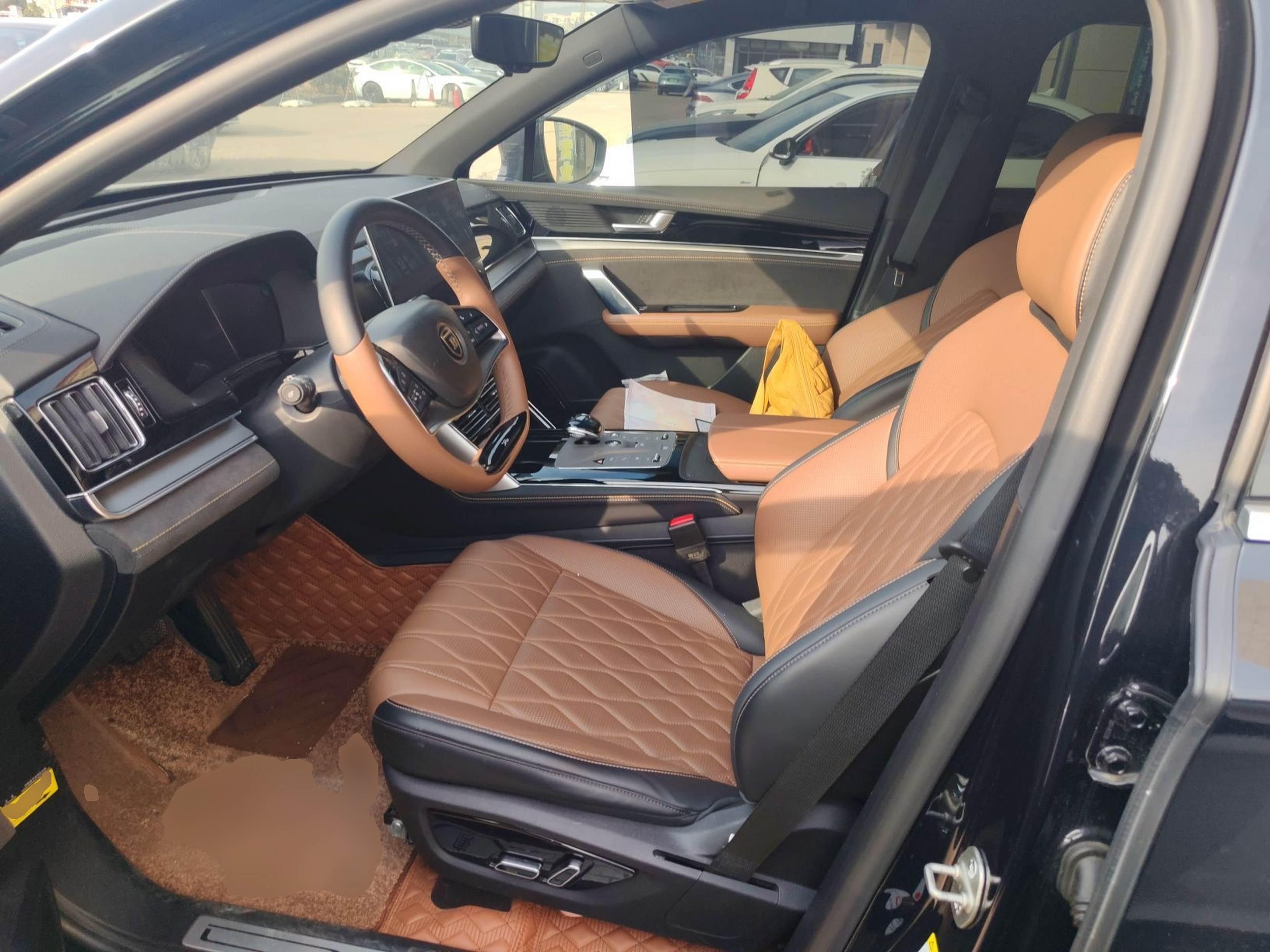 المقاعد الأمامية داخل السيارة