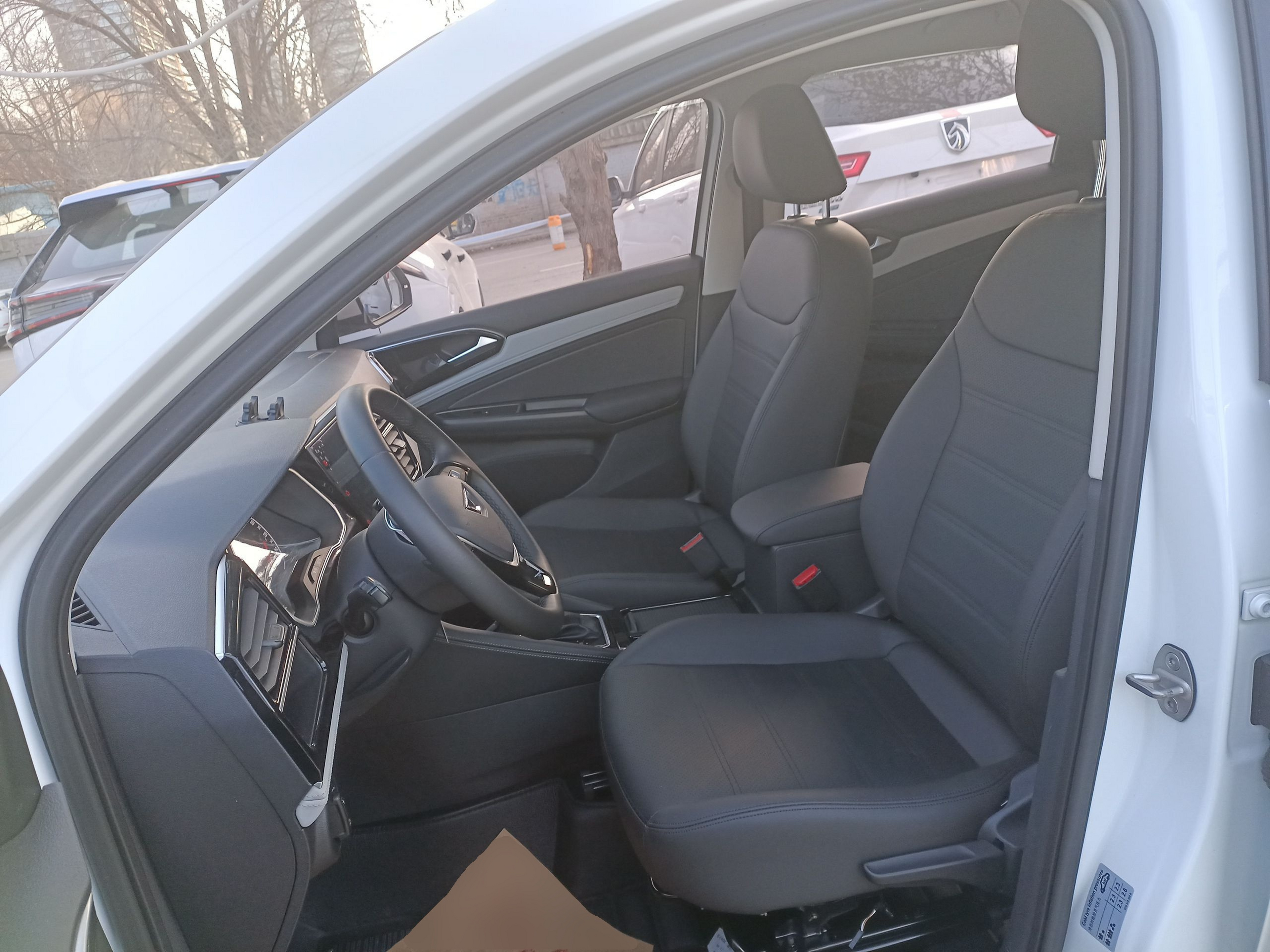 Переднее сиденье в автомобиле