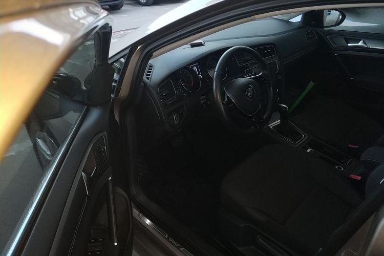 Used Volkswagen Golf 2017 1.6L Automatic Comfort Million-Vehicle Anniversary Edition
