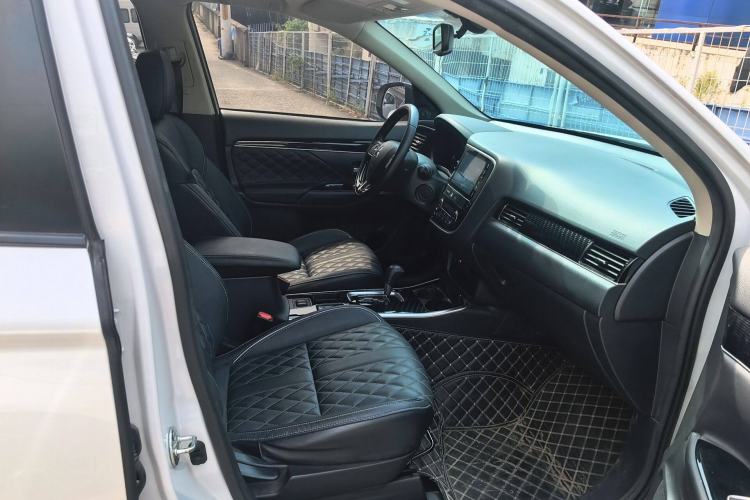 Used Mitsubishi Outlander 2021 2.0L Two-Wheel Drive Comfort Edition 5 Seats