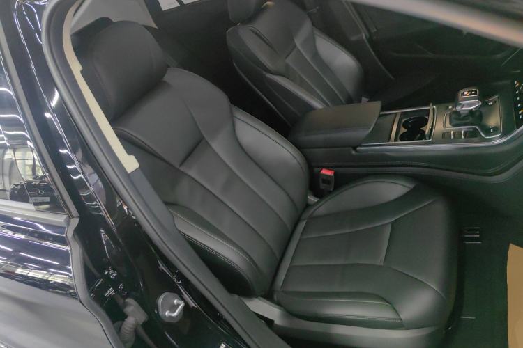 Used Hongqi H5 2022 Classic Model Facelift 1.8T Automatic Smart Connect Flagship Edition
