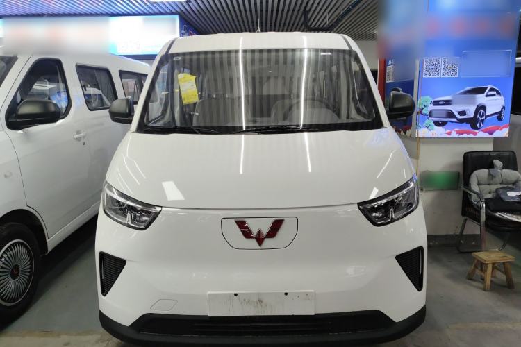Used Wuling Yangguang 2024 300KM Comfort Version Passenger Van 75kW