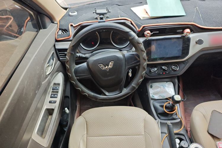 Used Wuling Hongguang 2019 1.5L S Comfort Edition China VI LAR