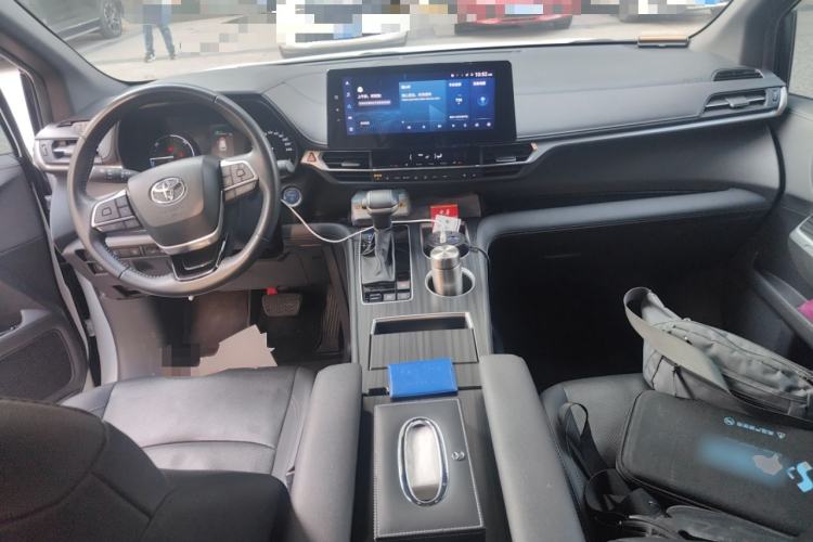 Used Toyota Sienna 2023 2.5L Hybrid Deluxe Edition
