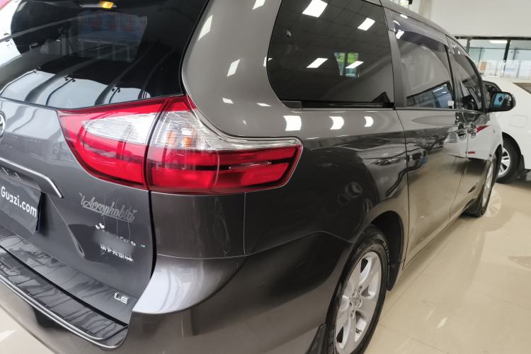 Used Toyota Sienna 2015 3.5L Two-Wheel Drive L Version—U.S. Specification