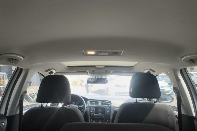 Used Volkswagen Golf 2017 1.6L Automatic Comfort Million-Vehicle Anniversary Edition
