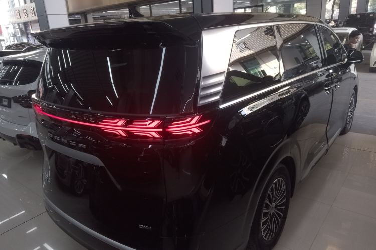 Used Denza D9 2023 DM-i 945 Business Edition
