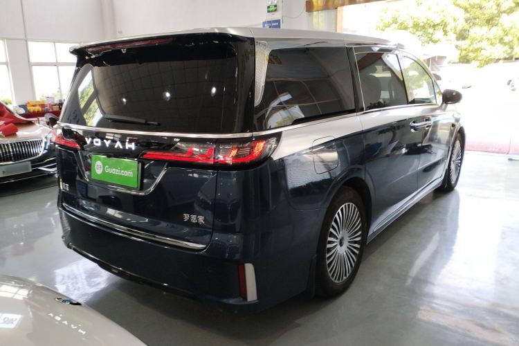 Used VOYAH Dream 2025 PHEV Four-Wheel Drive Excellence Qiankun Edition
