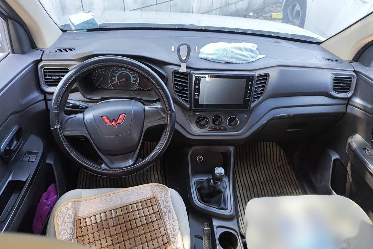 Used Wuling Hongguang V 2021 1.5L Enjoyment Edition LAR
