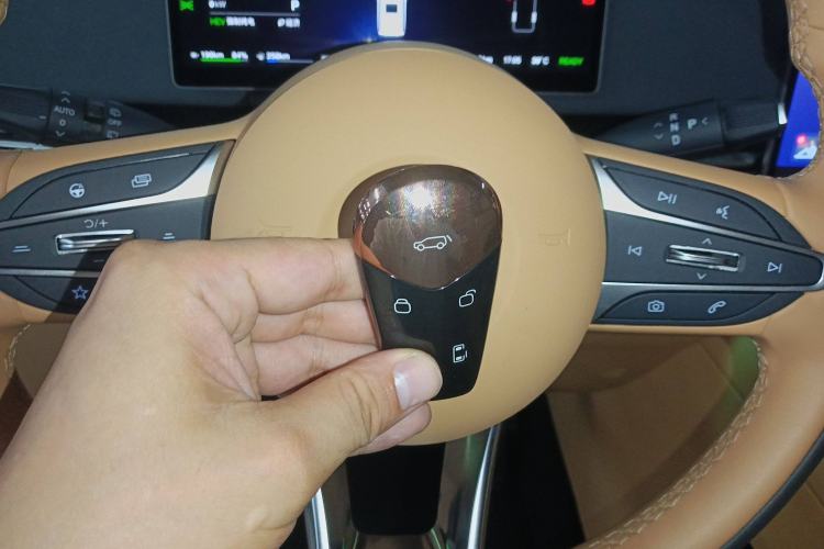 Used VOYAH Dream 2025 PHEV Four-Wheel-Drive Flagship Kunpeng Edition
