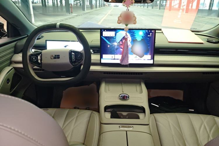 Used  Galaxy 8 2025 130km EM-i Deluxe Edition
