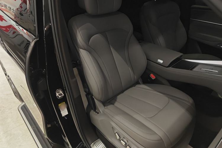 Used Denza N9 2025 Flagship Model
