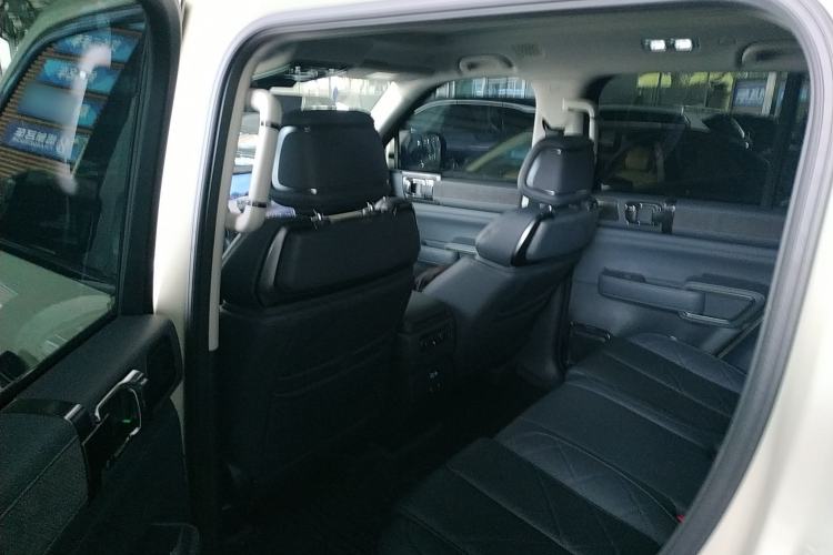 Used  Leopard 5 2023 Navigator Edition