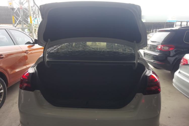 Used Geely Auto Emgrand 2019 Leading Edition 1.5L CVT Luxury Model China VI Standard
