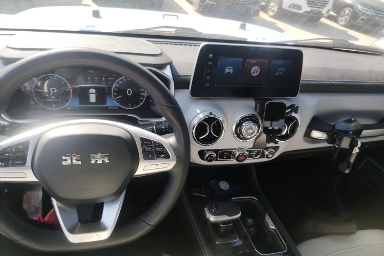 Used  BJ40 2023 2.0T Automatic Four-Wheel Drive Urban Hunter Edition Chivalrous Type
