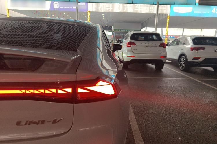 Used Changan UNI-V 2022 1.5T Prestige Version
