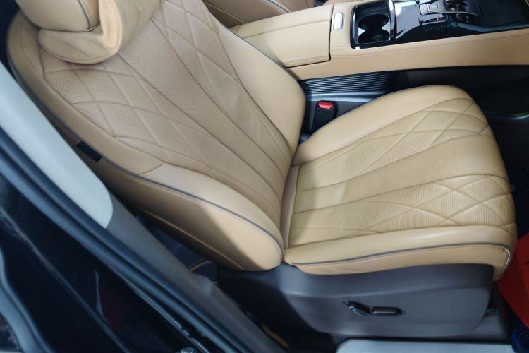 Used Denza D9 2022 DM-i 970 Four-Wheel Drive Prestige Model
