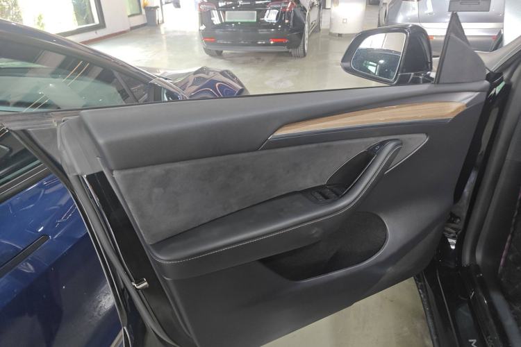 Used Tesla Model Y 2021 Long-Range All-Wheel-Drive Version 3D7
