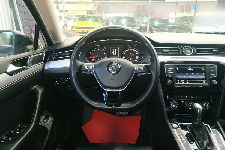 Used Volkswagen Magotan 2017 330TSI DSG Leading Model
