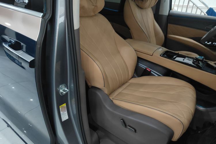 Used Denza D9 2022 DM-i 970 Four-Wheel Drive Flagship Model