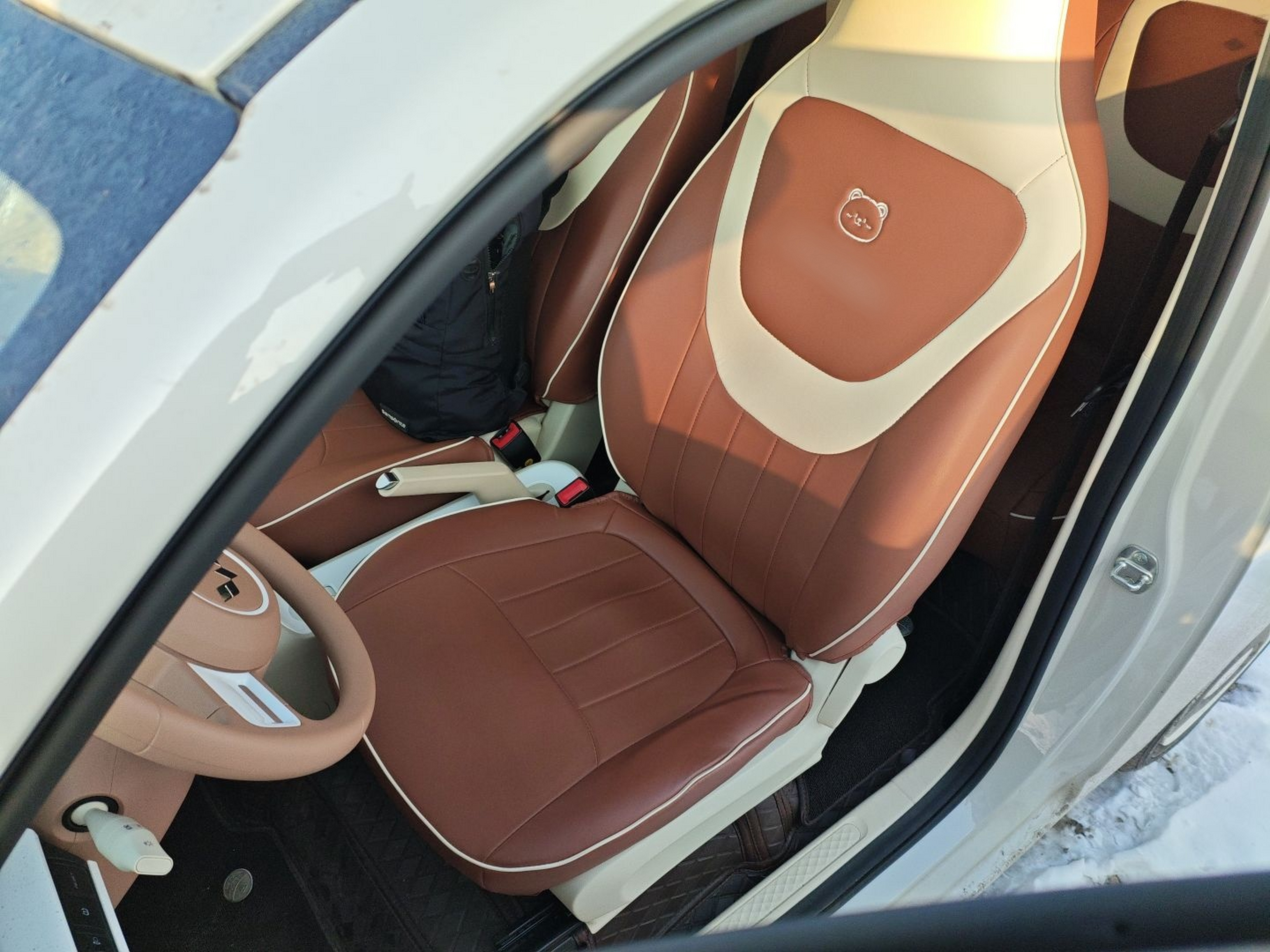 Переднее сиденье в автомобиле