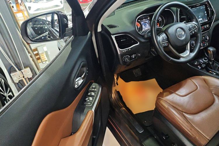 Used  Cherokee 2019 2.0T Four-Wheel Drive All-Round Version China VI
