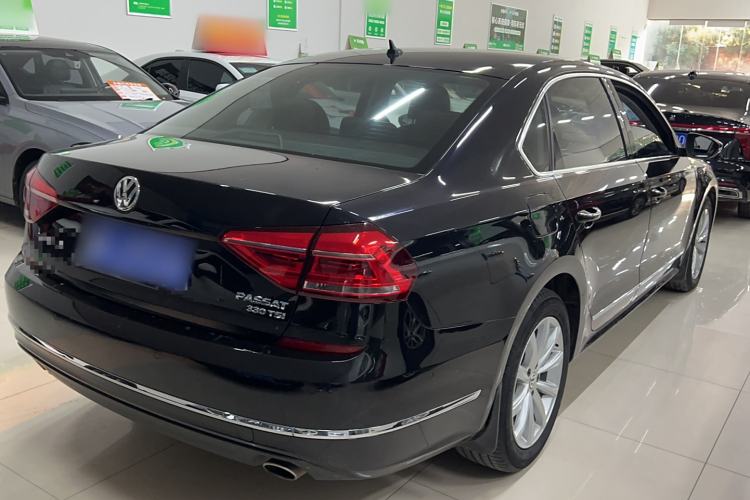 Used Volkswagen Passat 2016 330TSI DSG Luxury Edition
