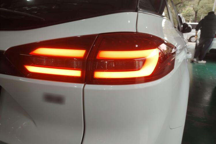 Used Geely Auto Emgrand X7 Sport 2020 1.8TD DCT Two-Wheel Drive Smart Connect 4G-Enabled Version
