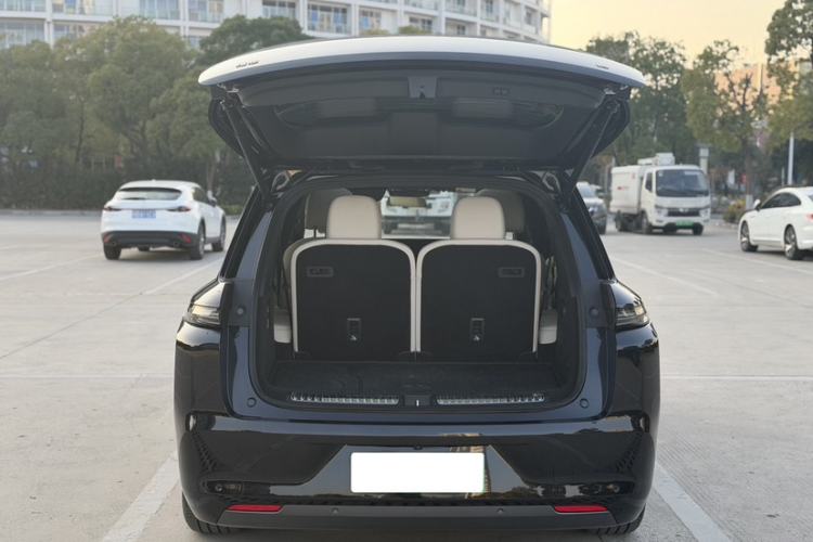 Used Li Auto L8 2023 Pro Model
