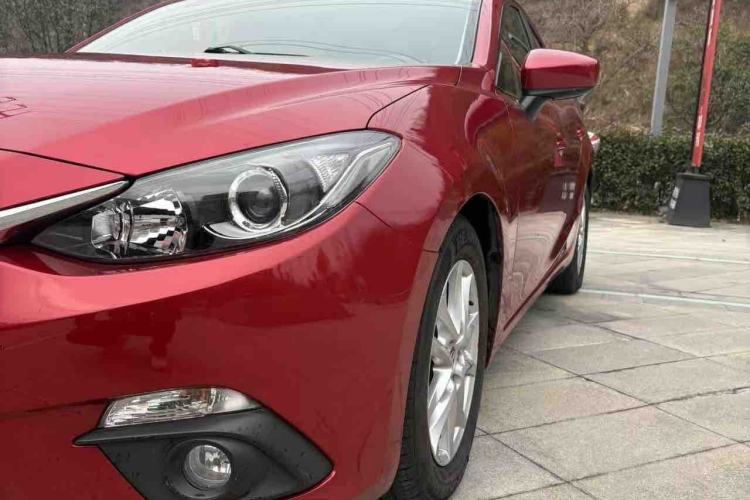 Used Mazda Mazda 3 Axela 2014 Sedan 1.5L Automatic Luxury Model